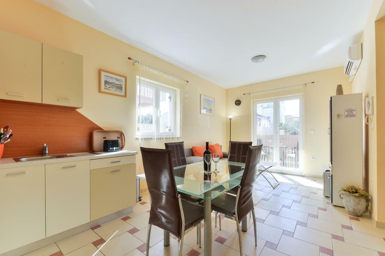 Apartments Đaković Pakoštane Buitenkant foto