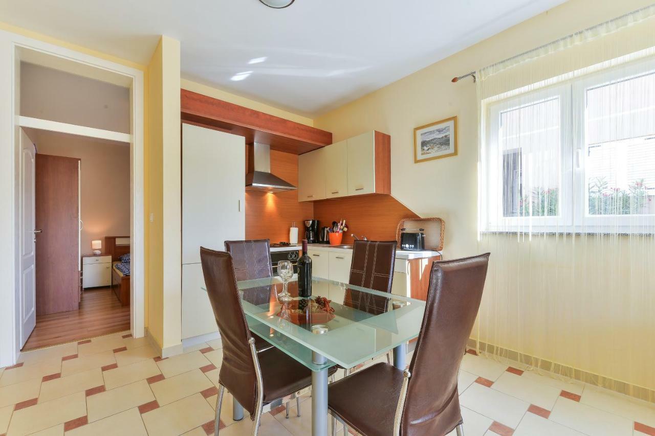 Apartments Đaković Pakoštane Buitenkant foto