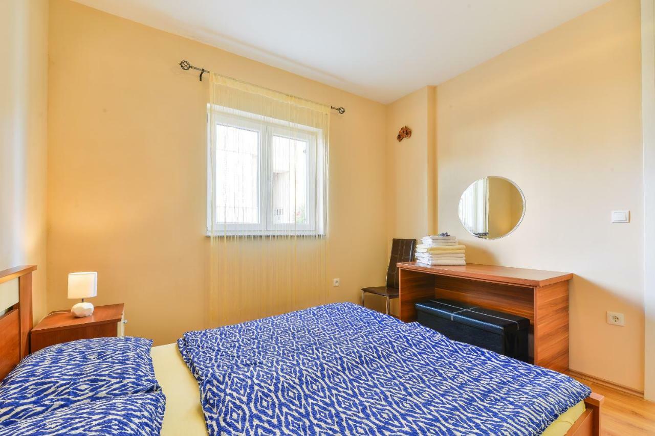 Apartments Đaković Pakoštane Buitenkant foto